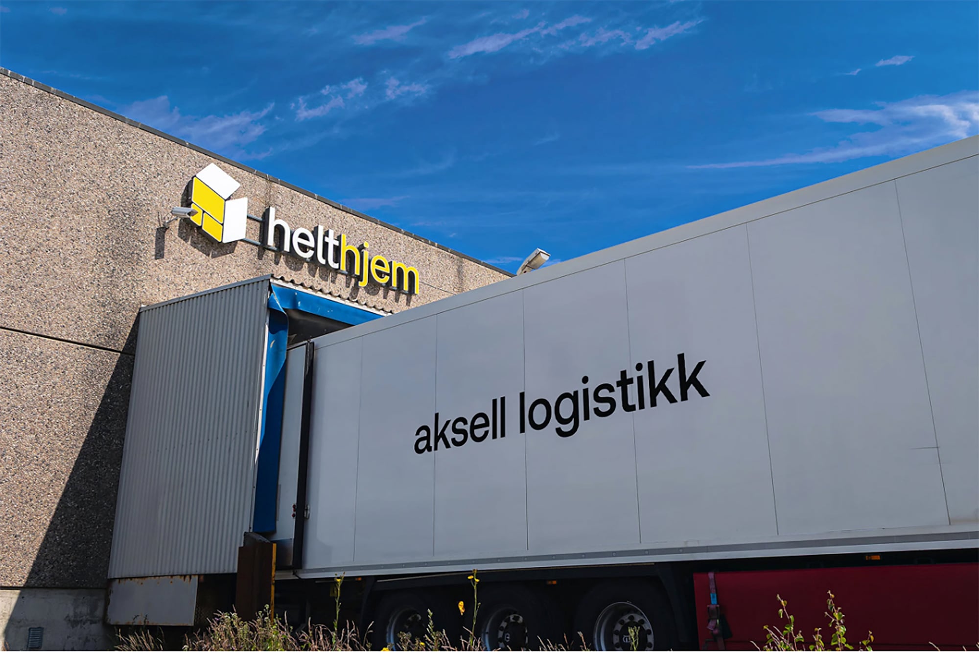 Aksell logistikk, bil lastes med varer